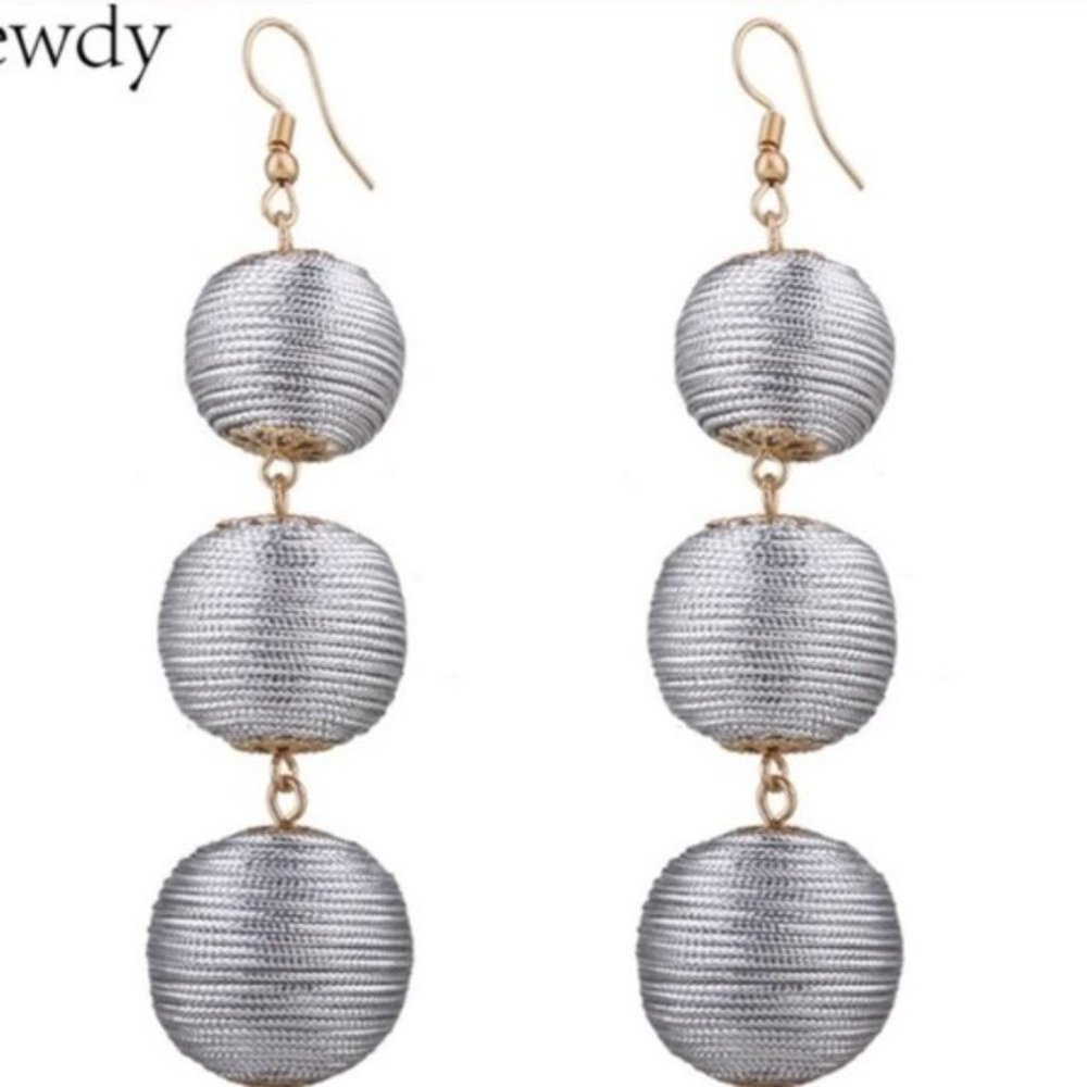 🎁 "My Shyness" Earrings - Picture 3 of 7